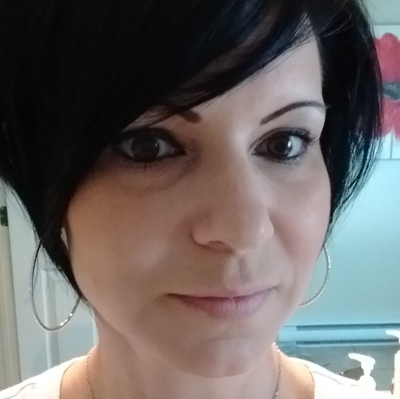 Meet your Posher, Elyse - Picture 1 of 1